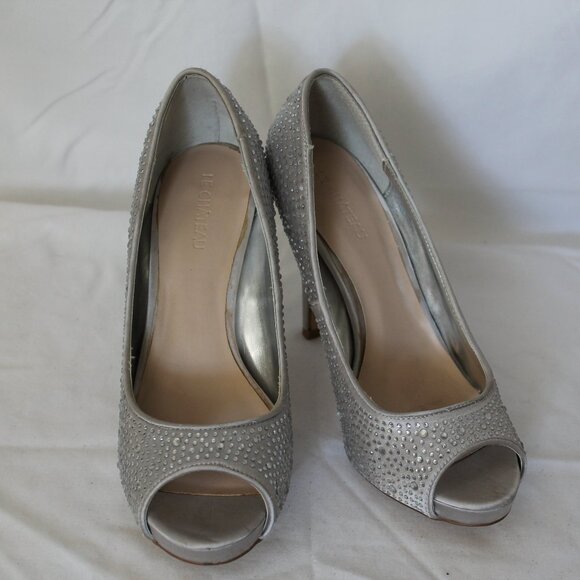 Le Chateau, 6.5 US 4 inch heel, silver rhinestone - Picture 3 of 5